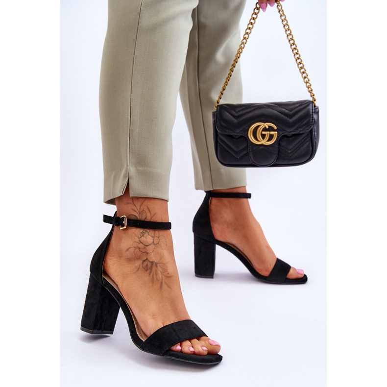 Naisten klassiset mokkanahkasandaalit, musta Passo 2