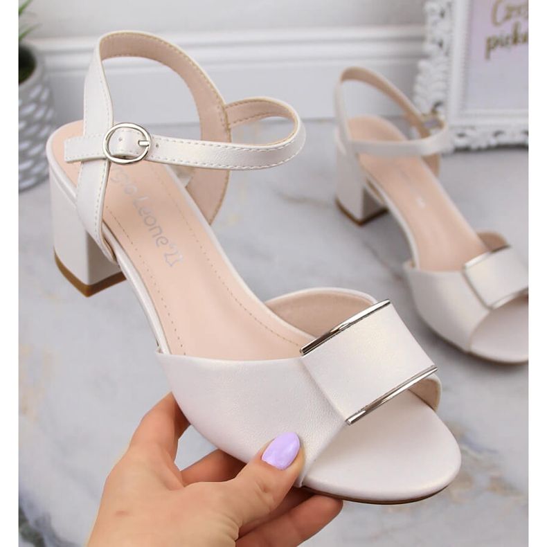 Naisten tyylikkäät helmisandaalit pylväässä Sergio Leone SK806 valkoinen 1