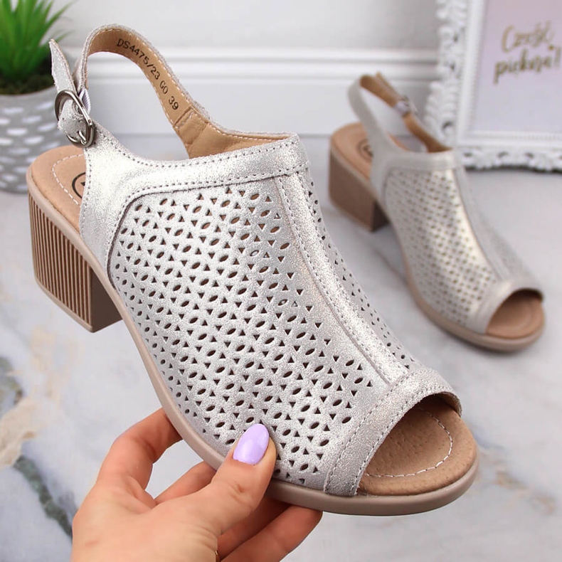 Nahkaiset mukavat sandaalit naisille kultaisilla Filippo DS4475 -koroilla kultainen 1