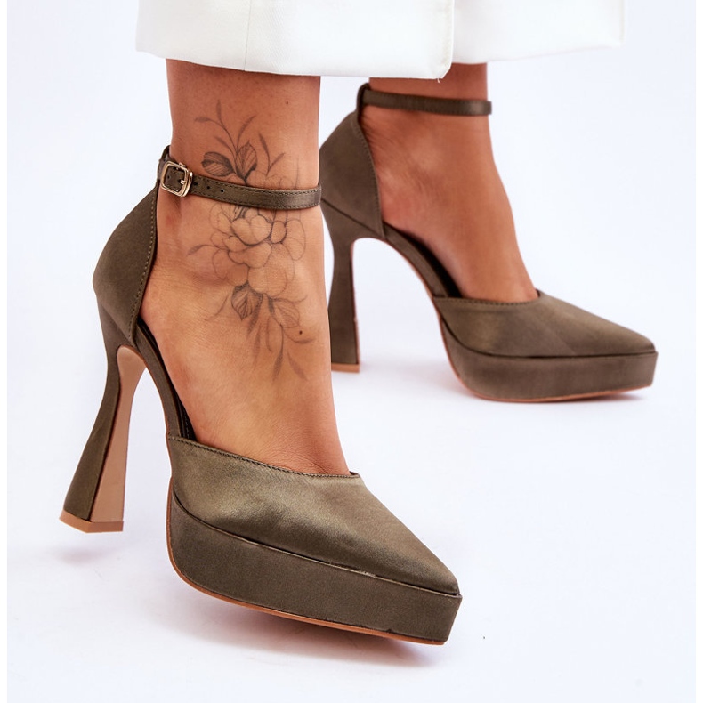 Muodikkaita pumppuja leveällä korkokenkolla tummanvihreä hulluus 2