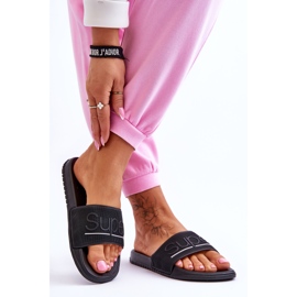 Vaaleat naisten tossut, joissa musta iloinen teksti 2