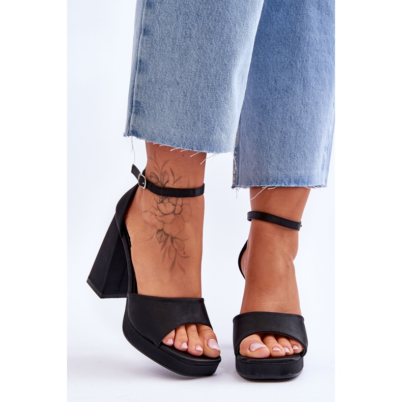 Satiini sandaalit massiivisilla koroilla musta Eternity 1