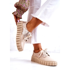 Lemar Beiget ja kultaiset nahkakengät alustalla 2