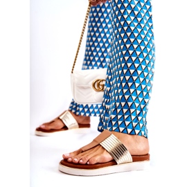 Naisten flip-flops beige-kultaisella alustalla 4