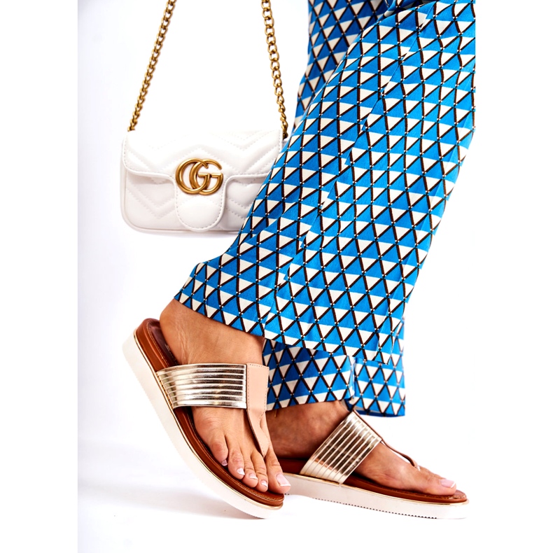 Naisten flip-flops beige-kultaisella alustalla 3