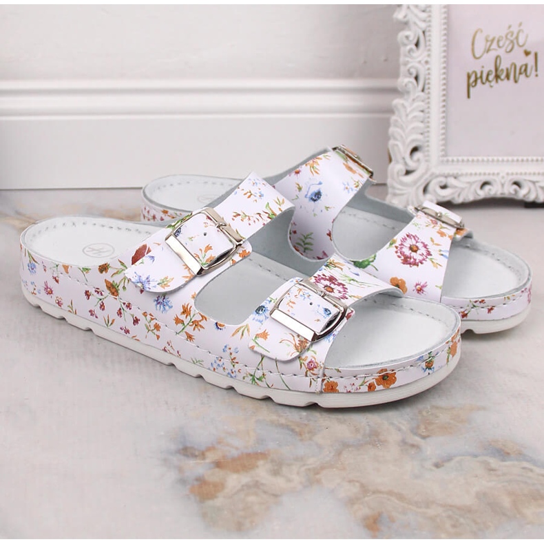 Naisten mukavat nahkaiset varvastossut kukilla Helios 288 valkoinen 1