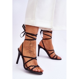 Naisten solmitut sandaalit korkeakorkoisella mustalla Meyalla 2