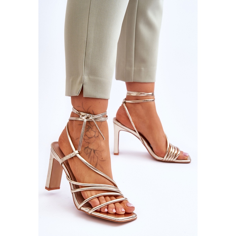 FJ1 Muodikkaat solmitut kultaiset Tessoro-korkokengät kultainen 2