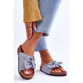 FJ1 Varvastossut korkkitasolla, jossa on juhlava valkoinen ja sininen raidat 2