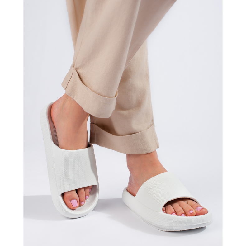 Naisten valkoiset lippalakit Shelovet valkoinen 1