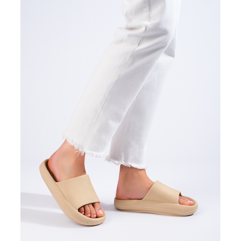 Naisten Shelovet kermanväriset tossut beige 1