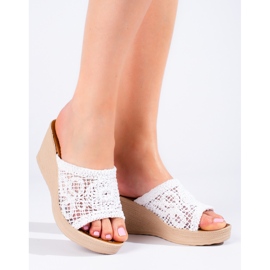 W. Potocki Naisten kiilatossut harjakattoisella raidalla, valkoinen Potocki 1