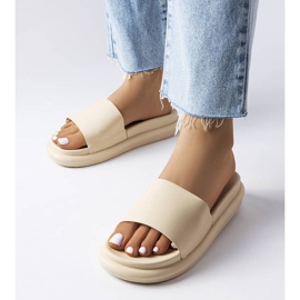 Beiget tossut alustalla 1