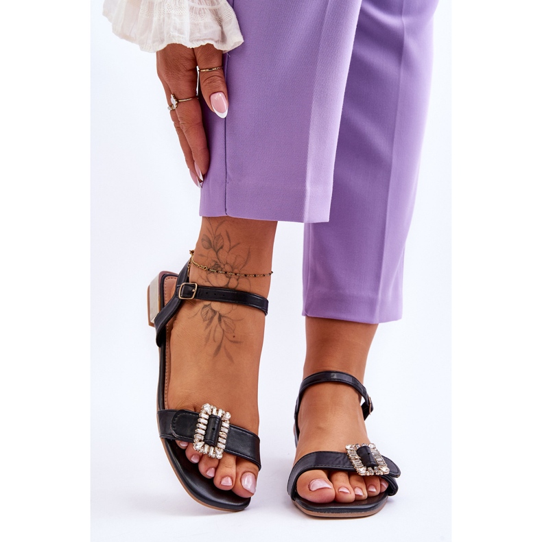 Litteät sandaalit kultakorkoilla Musta Mindley 1