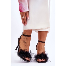FB2 Naisten sandaalit höyhenillä Musta Tiffany 1