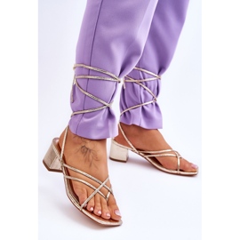 Sidotut sandaalit kultaisilla korkokengillä Secret Love kultainen 2