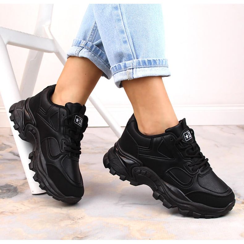 Mustat naisten urheilukengät alustalla eVento 5465 1