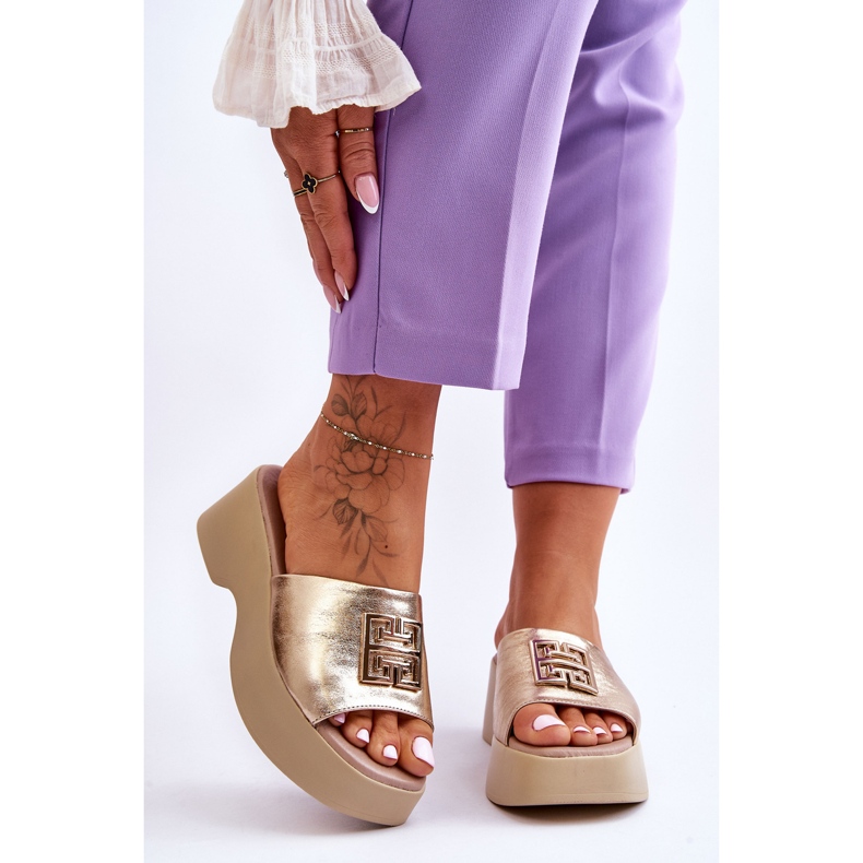 Lemar Naisten nahkaiset tossut kultaisella rennakoristeella kultainen 1