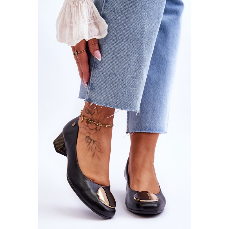 Nahkaiset matalakorkoiset pumput Maciejka 05960-01 musta 1