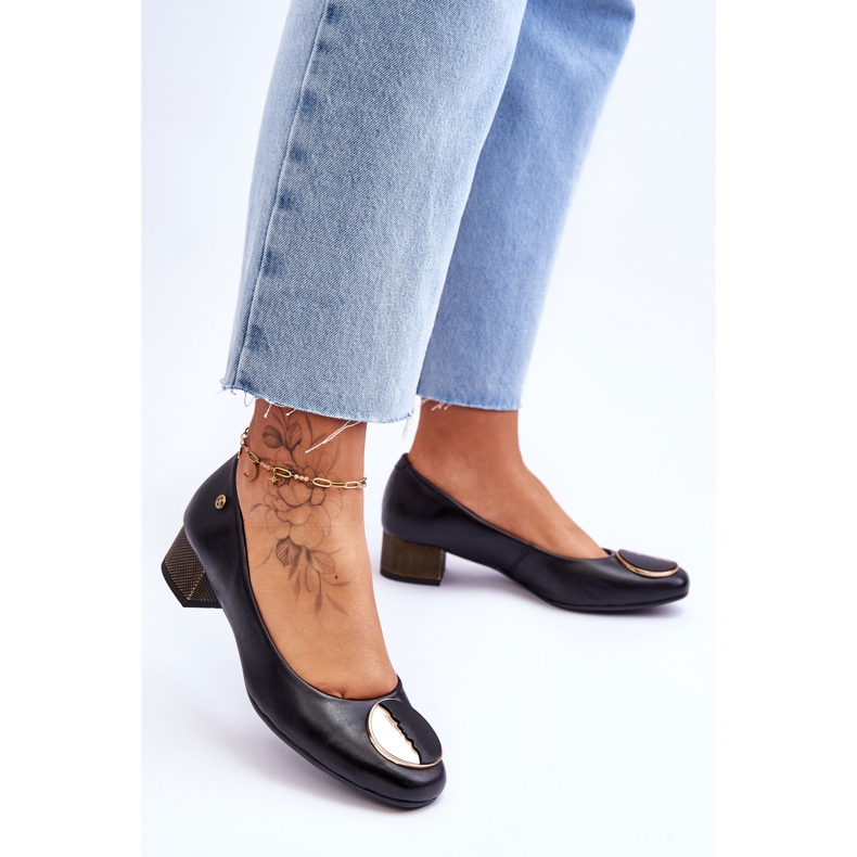 Nahkaiset matalakorkoiset pumput Maciejka 05960-01 musta 2