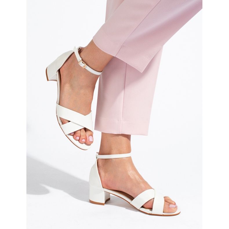 Shelovetin valkoiset tyylikkäät matalakorkoiset sandaalit valkoinen 1