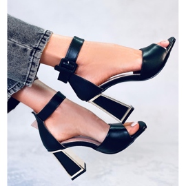 Tamara Mustat geometriset korkokengät 1