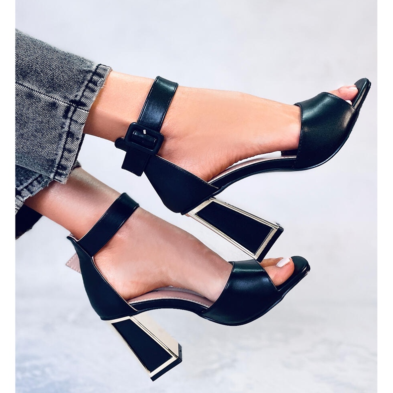 Tamara Mustat geometriset korkokengät 1