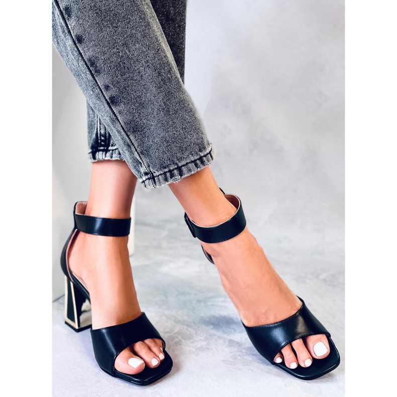 Tamara Mustat geometriset korkokengät 2