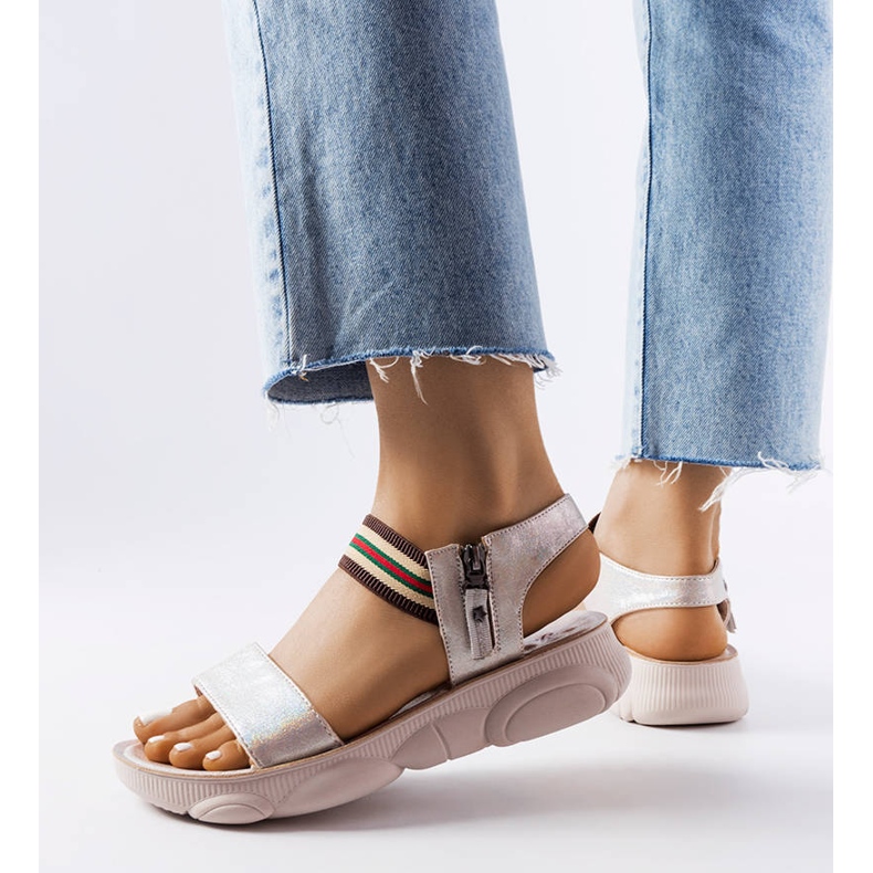 Parsipin beige-metalliset urheilusandaalit 1