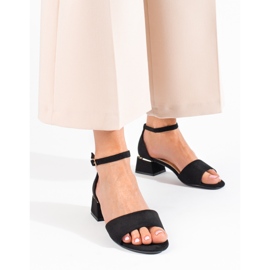 Shelovet mustat matalakorkoiset sandaalit 1